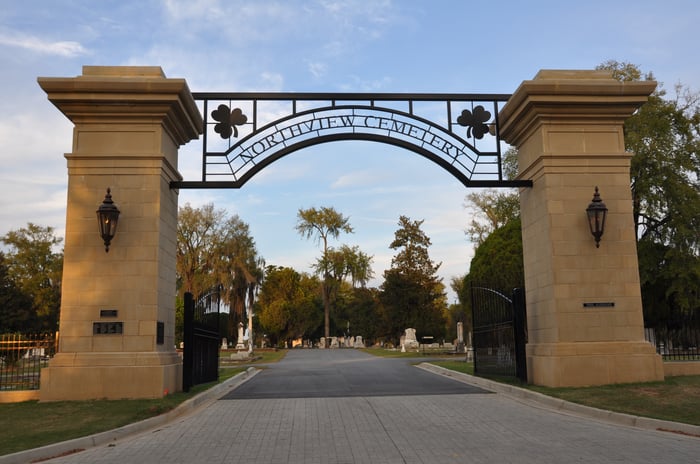 Hardscape Feature Entry Gate Northview Cemetery_0011